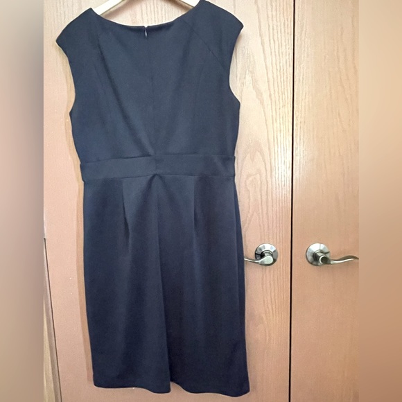 Cleo Size 14 Black with a multi coloured centre of dress. Midi length. - Picture 4 of 11